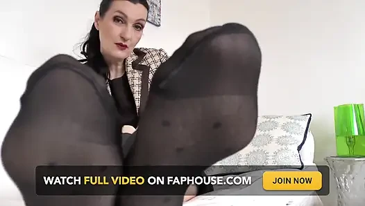 Spicy Foot Scents: Sniffing Afternoon with Stepmother: Sniffing Stinky F...