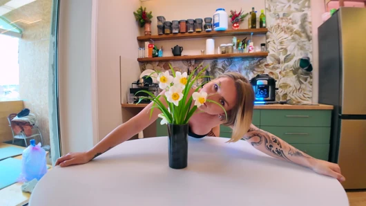 Heißes Ficken auf der Couch war in all meinen Löchern gestopft