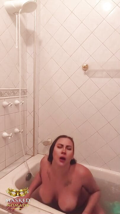 Badet var dejligt, og jeg nød det virkelig. Forestil dig, hvad der skete derefter...