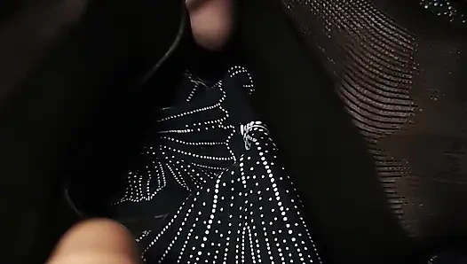 Pijat ekor dengan sepatuku