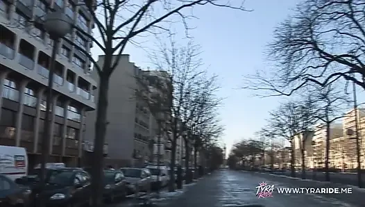 Kurvige brünette MILF im schlafzimmer mit Nahaufnahme hart gefickt