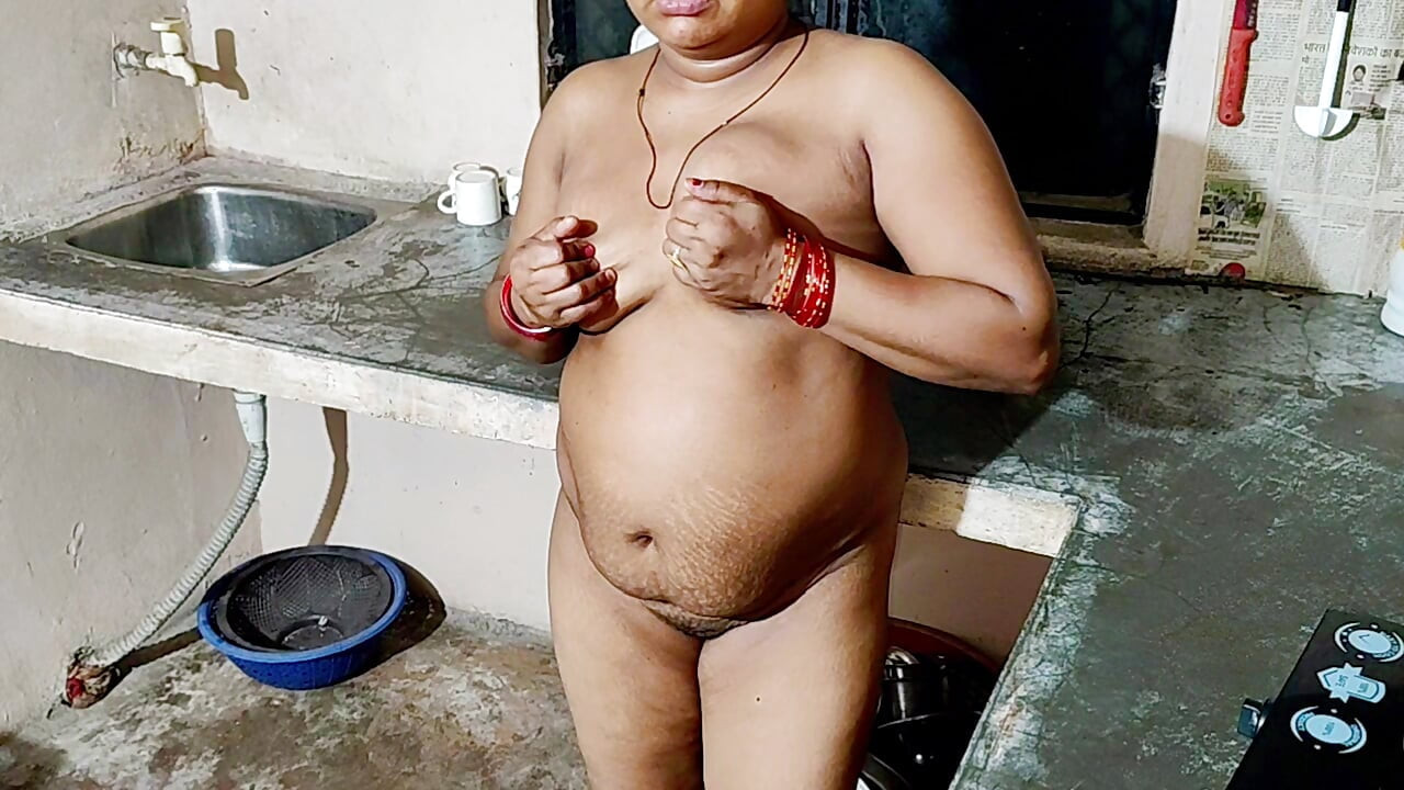 Desi stiefmutter ki hartes chudai kichen mich