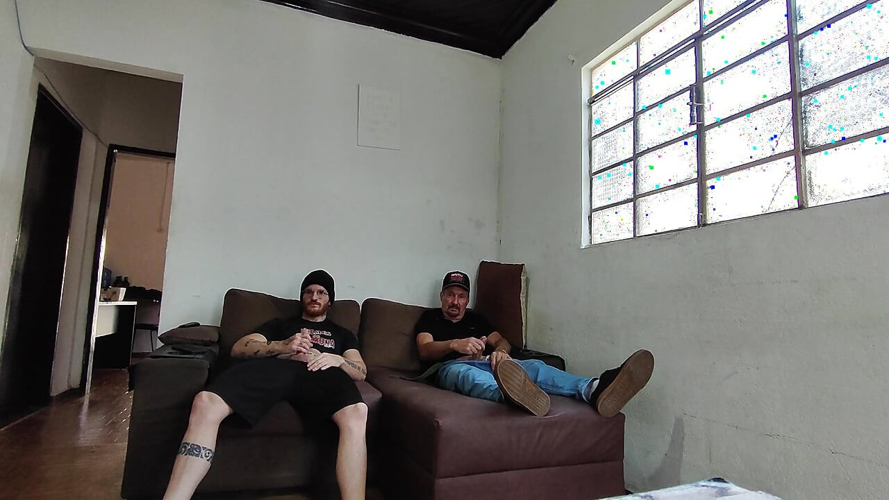 Carmona i Carlos Urach masturbiraju zajedno