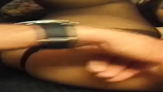 Aksi fingering ganas cewek hot ini sampai muncrat banyak banget