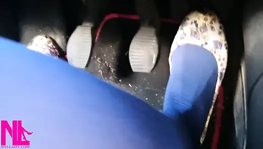 Mengemudi cepat di Flat Balet Berbunga
