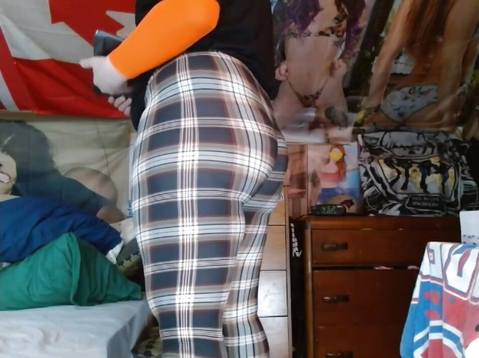 Fat Sissy CosmicJones88 Shakes Big ass in Leggings and without