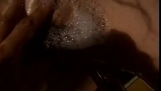 Lezbiyen Fransız kızlar banyoda makaslıyor