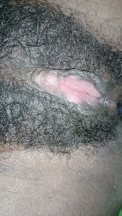 Teen pussy lips opened up.(18+)