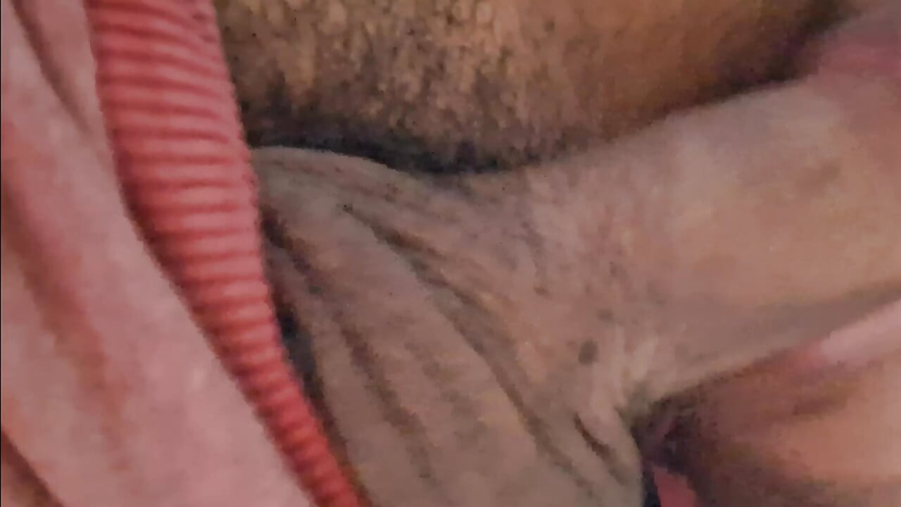Pasteur suce la bite du mari de son amie et prend du sperme dans sa bouche.