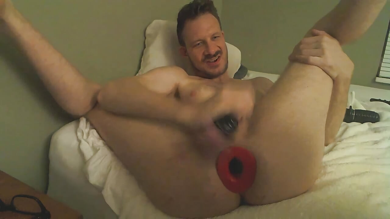 바이브레이터와 섹스 플러그로 배고픈 엉덩이 구멍을 따먹는 JimNasTy