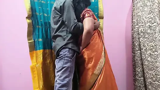 Bhavana teyze benden hoşlanıyor. Onunla romantizm ve ateşli seksle ilgileniyorum