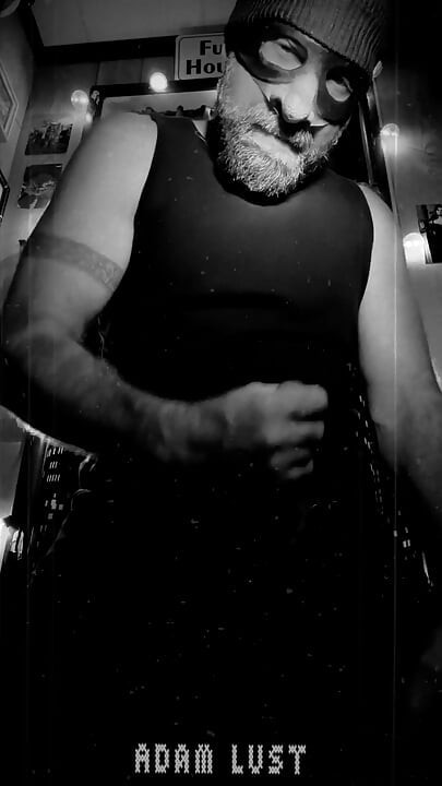 Seri teşhirci yarak kıpırdatıcı trafiği durduruyor