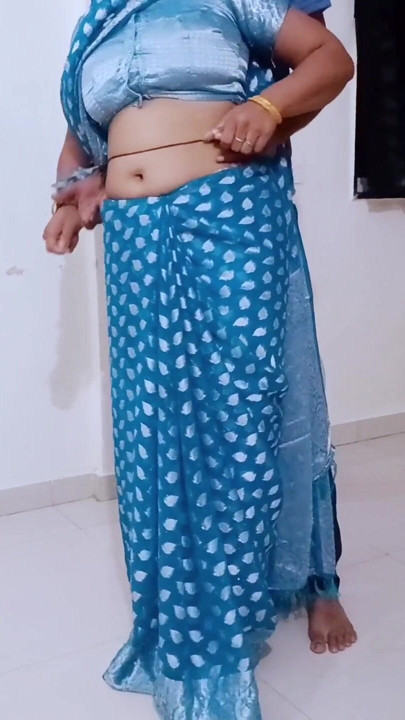 Rhea Bhabhi had sex with a fan maker | Clip 1