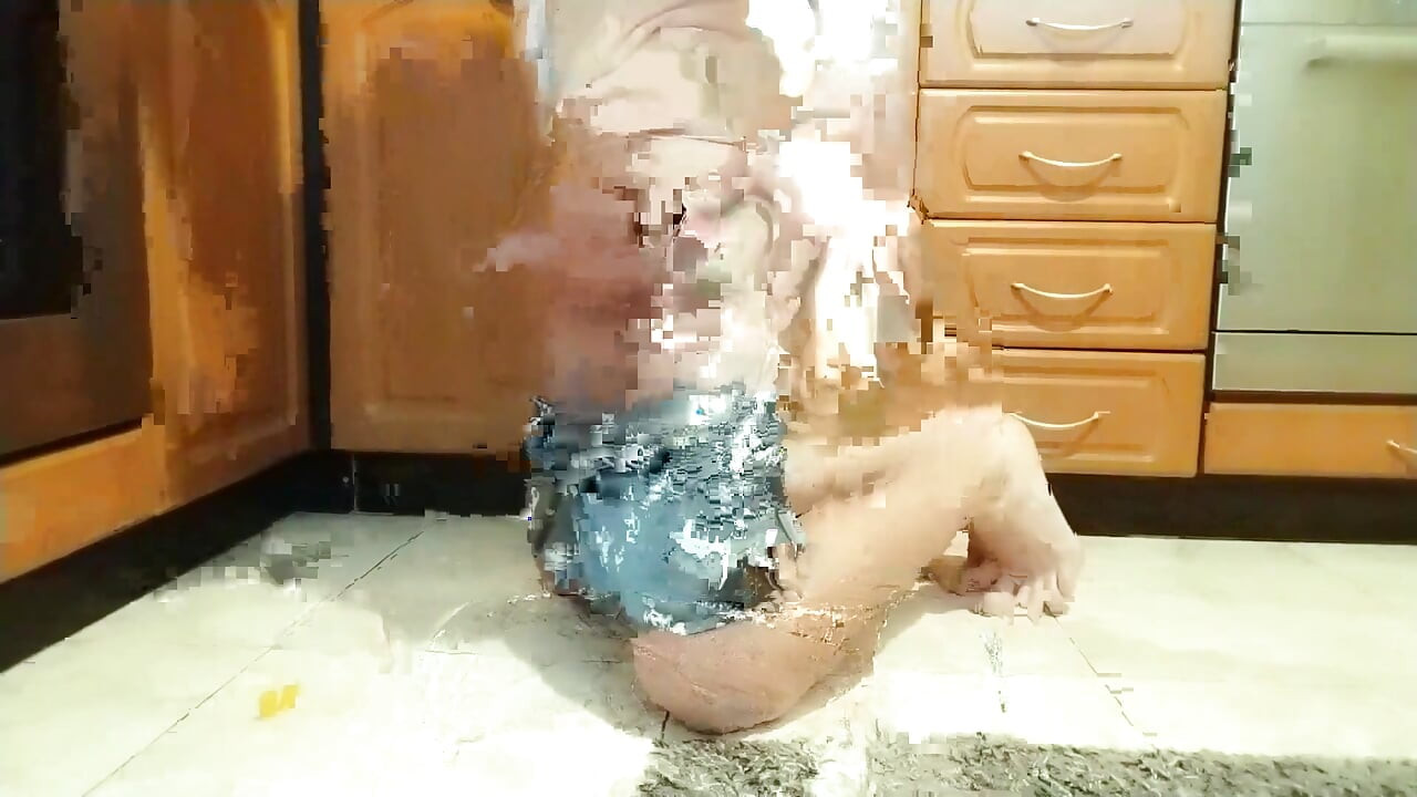 Gummy Bears Comendo - Engolir, Colocar Dentro bunda e Gozada em Gomas