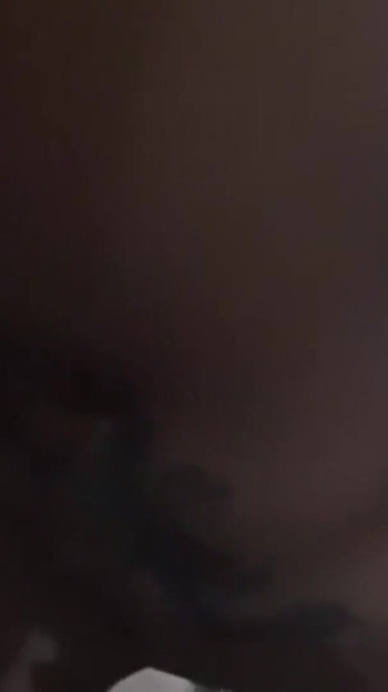 Zgodna devojka se trese da se jebe | Klip 2