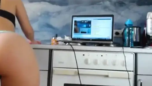 Sexy Dea Twerking on Live Streaming