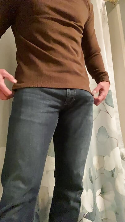 แก้ผ้าขี้อายหนุ่มดี