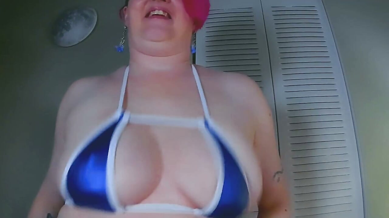 暨乳房之间的丰满熟女口交