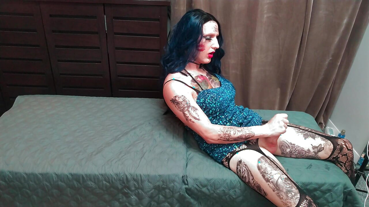 Crossdresser sục cu cực kỳ nóng bỏng