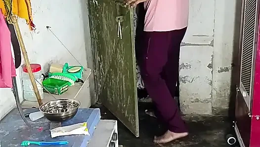 Cewek sange ini lagi asik nyepong kontol sambil nyepong kontol dan ngisap toketnya sambil duduk di kontolnya sambil berbaring lurus - audio bahasa india