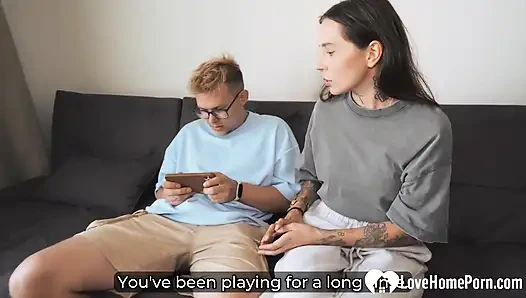 Kızıl saçlı oda arkadaşı dersten önce sikişmek istedi