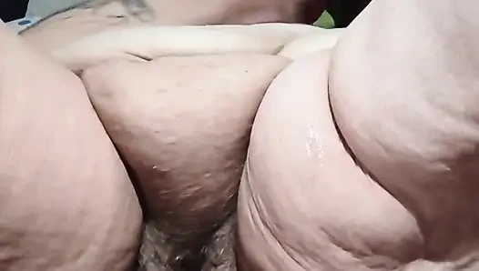 Fisting memek dan memeknya sampai crot banyak banget