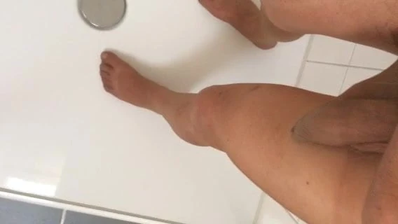 DWT Hure Astrid beim rumgeilen in der Dusche