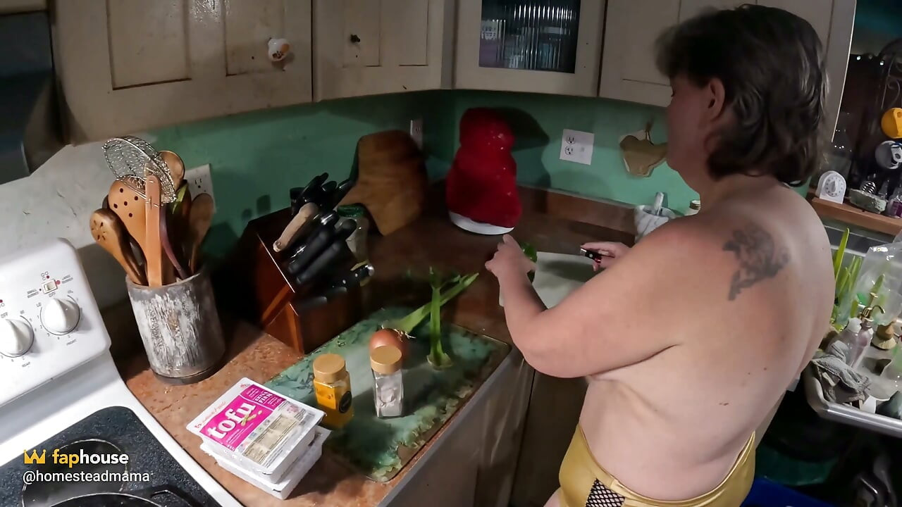 Cheryl Cooks Tofu Scramble