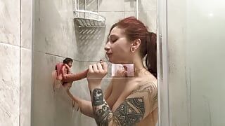Une petite adolescente prend une douche chez son voisin