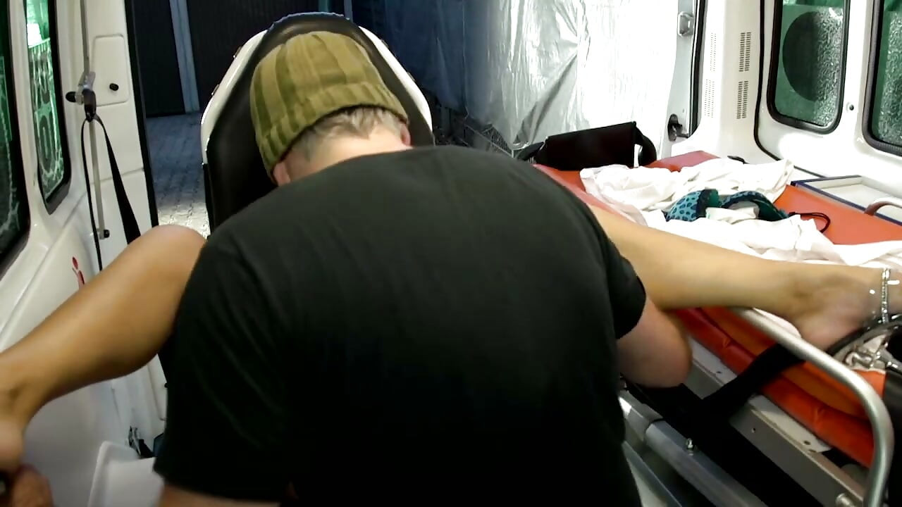 Ambulansta Alman sert sikiş
