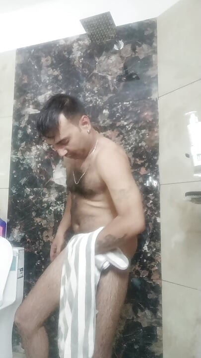德西男人享受與鄰居和軍官的性愛