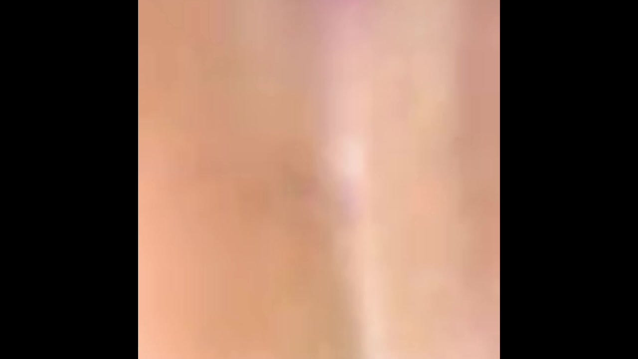 Краля з блідою дупою не може настоятися