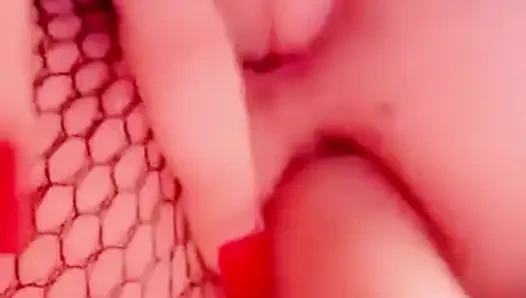 Кнут, киска трахает пальцами дилдо в задницу