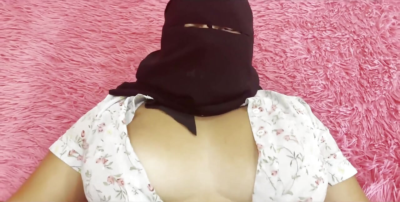 Nadržená Zehra nechá chlapa, aby se do ní vystříká