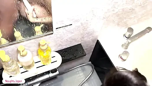 Badezeittradition geht bis zum Ende weiter, wenn die Dinge wieder langsam bauen und überquellen