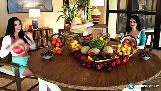 Развлечение с фруктом