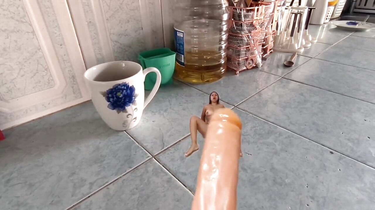 أنت تصغرني وتهينني وتتبول عليّ الجزء