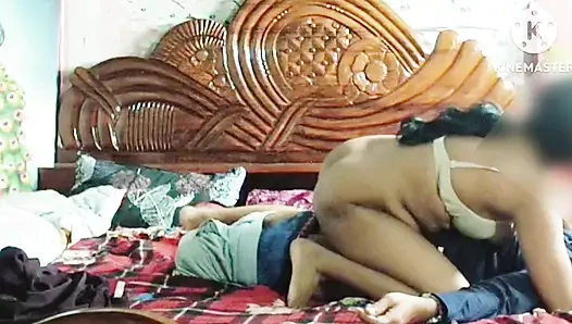 Musim 169. Bhabhi ngentot dengan pakaian terbuka dengan pacar