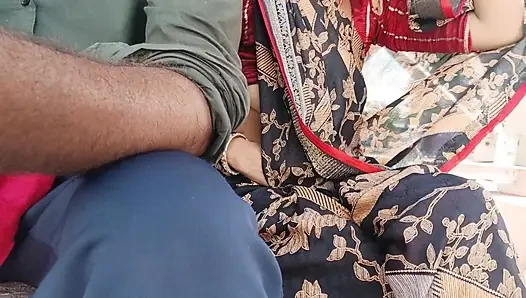 railway station par bhabhi ko sex chda