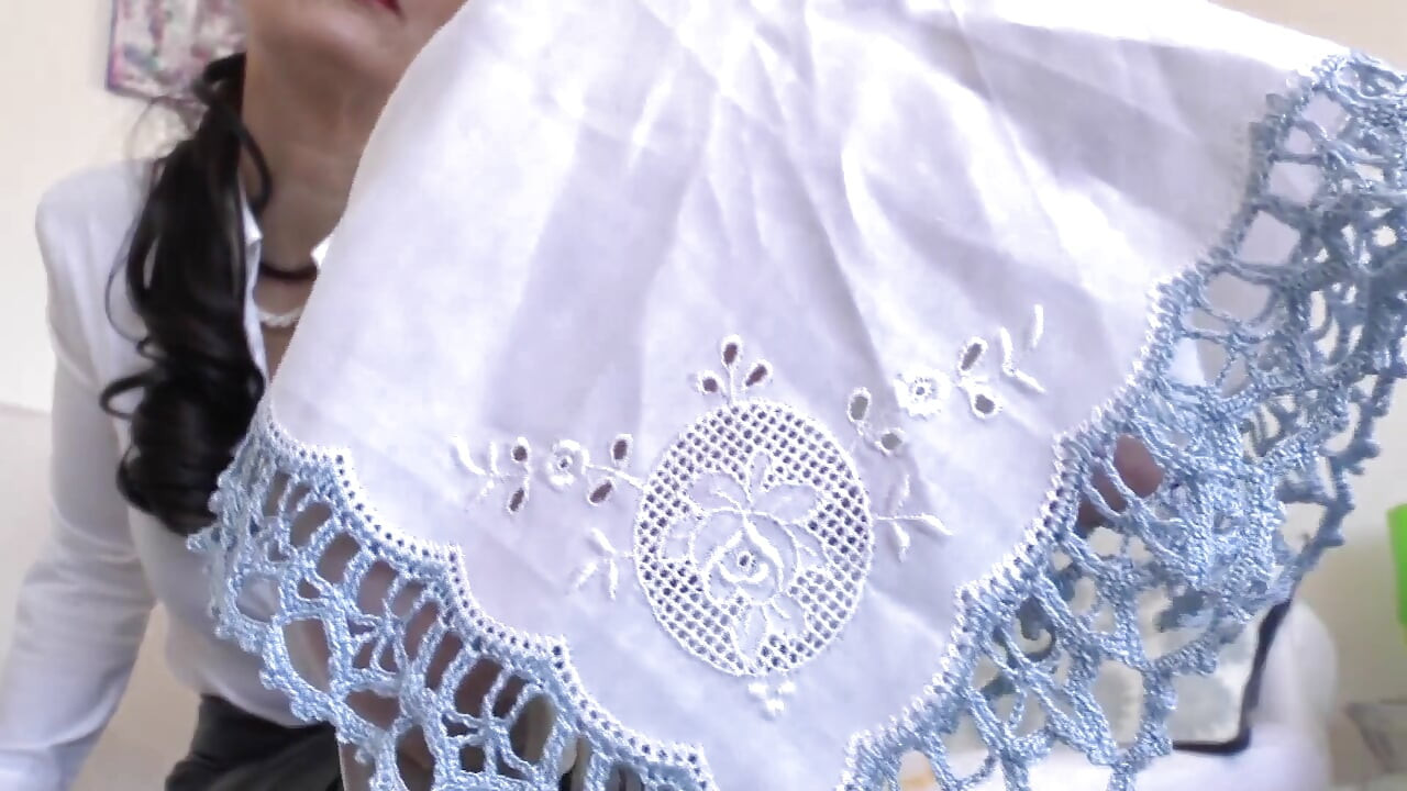 Meu lenço cheirando à tarde, Lady Victoria Valente