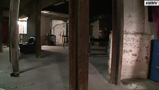 Deutsche heiße blonde BDSM-sklavin