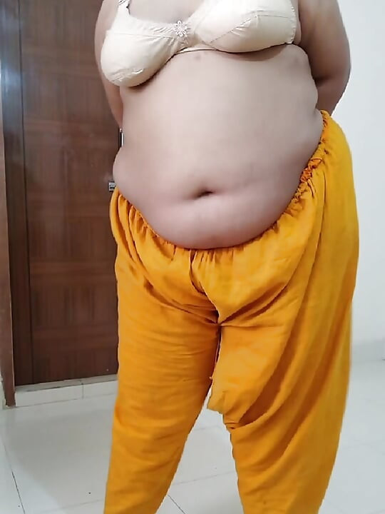 ससुर ने भारतीय बहू रानी को तब चोदा जब वह व्यायाम कर रही थी