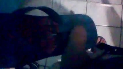 Rossando o pau no chinelo Mormaii