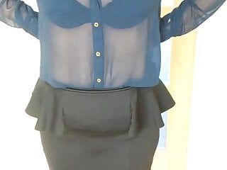 Pani Sandie, 50+, gotowa do pracy w bluzce i spódnicy. proszę o komentarze na temat mojego dojrzałego ciała xx