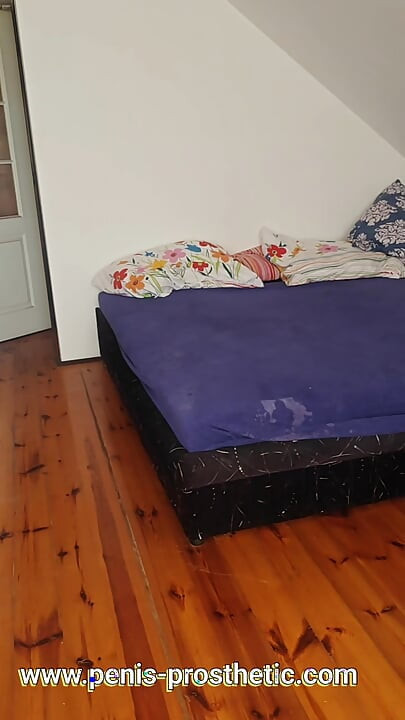 Une belle bite épaisse avec une peau meuble qui baise brutalement ta belle chatte mouillée