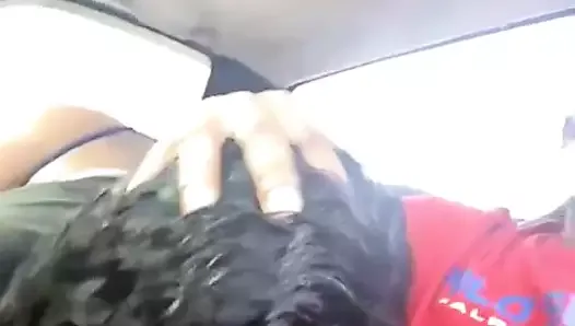 Skyy black avec un fan dans la voiture