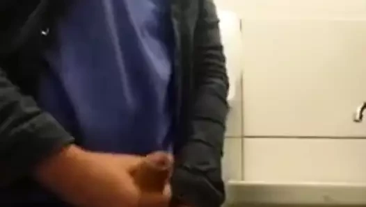 işte mastürbasyon yaptım ve banyoya geldim