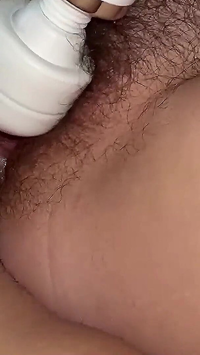 Must-see okamžik z "Rimming. Baculatá milf otrokyně čistí zadek. Lízání zadků"