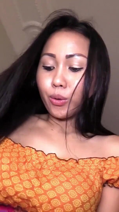 Enormes tetas tailandesa milf esposa quente sexo em POV com seu marido com tesão | Clipe 1
