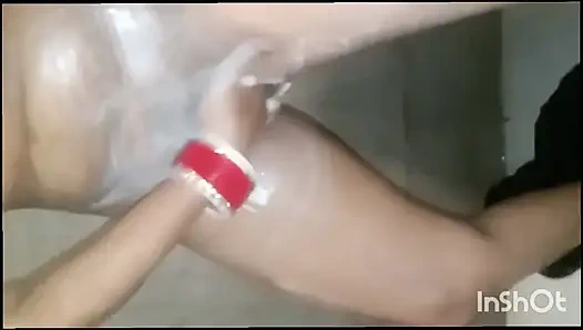 Priya bhabhi ki chudai bathroom me dewar k sath